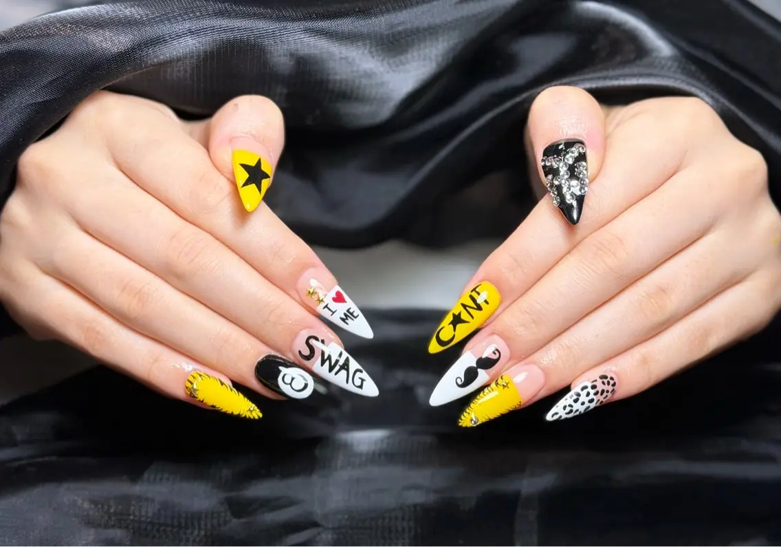 ネイル オーロラネイル チークネイル フットネイル フレンチネイル ジェルネイル ハンドネイル Nichi Nailsのネイルデザイン