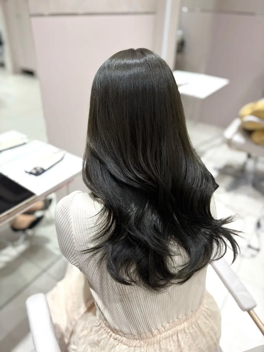 ロング カラー グレージュ オリーブグレージュ オリーブグレー 銀座/レイヤー/ 透明感カラー✨りくのヘアスタイル