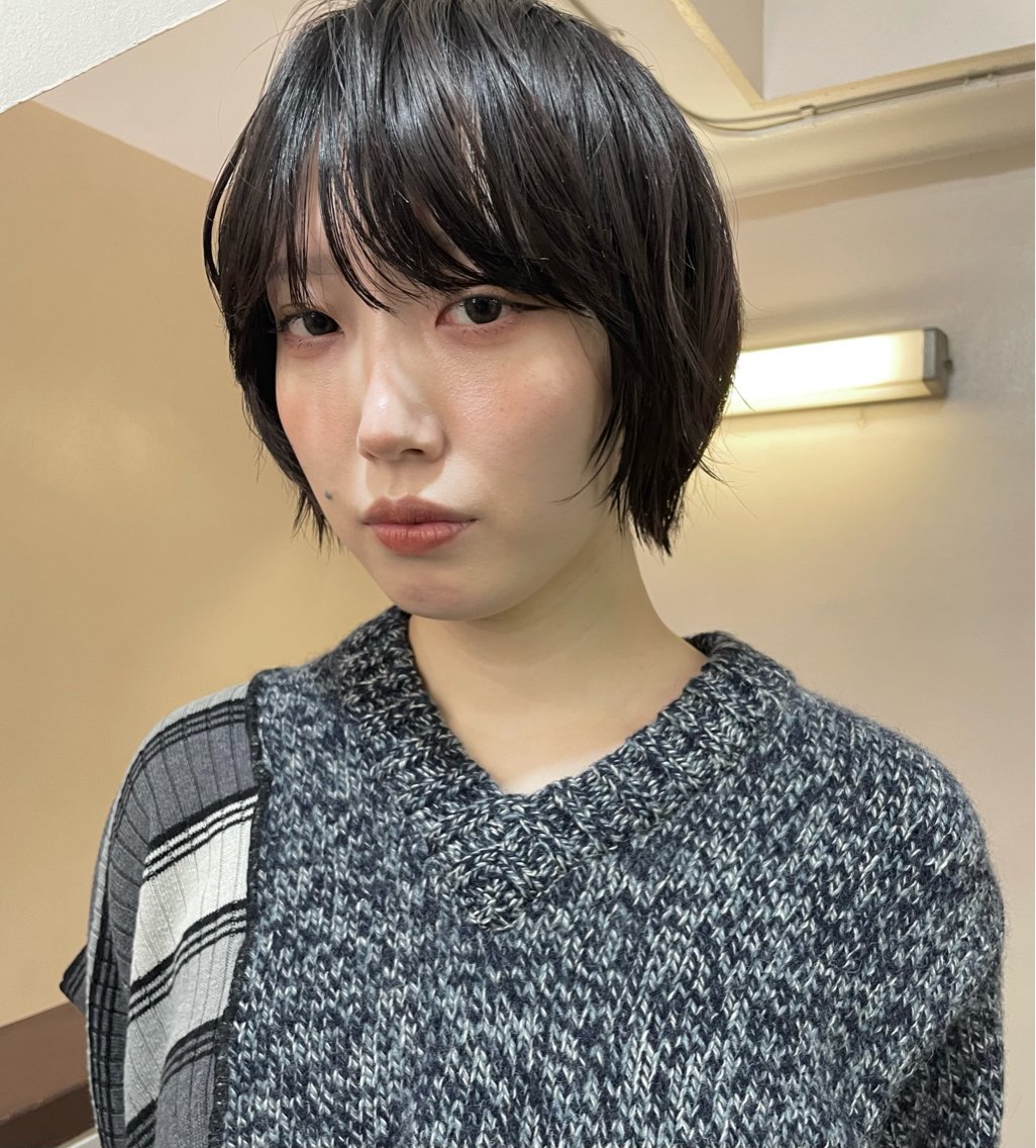 ショート mio レイヤー／ベージュのヘアスタイル