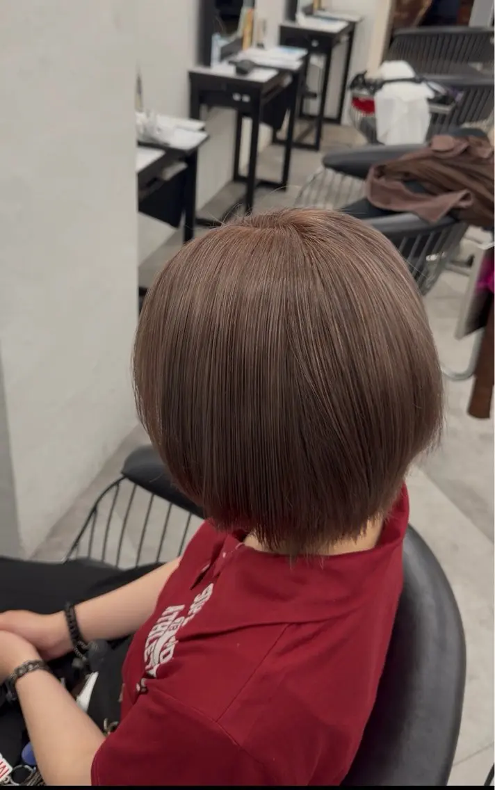 ミディアム カラー ブリーチ グレージュ ミルクティーグレージュ ヘアカラー 🫧透明感カラー/ ハイトーン/結希のヘアスタイル