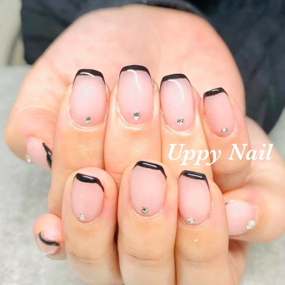 ネイル フレンチネイル ピンク ストーンネイル ハンドネイル Uppy Nail ukyoのネイルデザイン