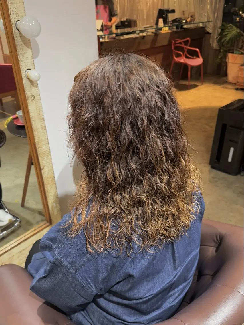 ロング パーマ ヘアアレンジ カット パーマ BEHIND THE CURTAIN りこのヘアスタイル