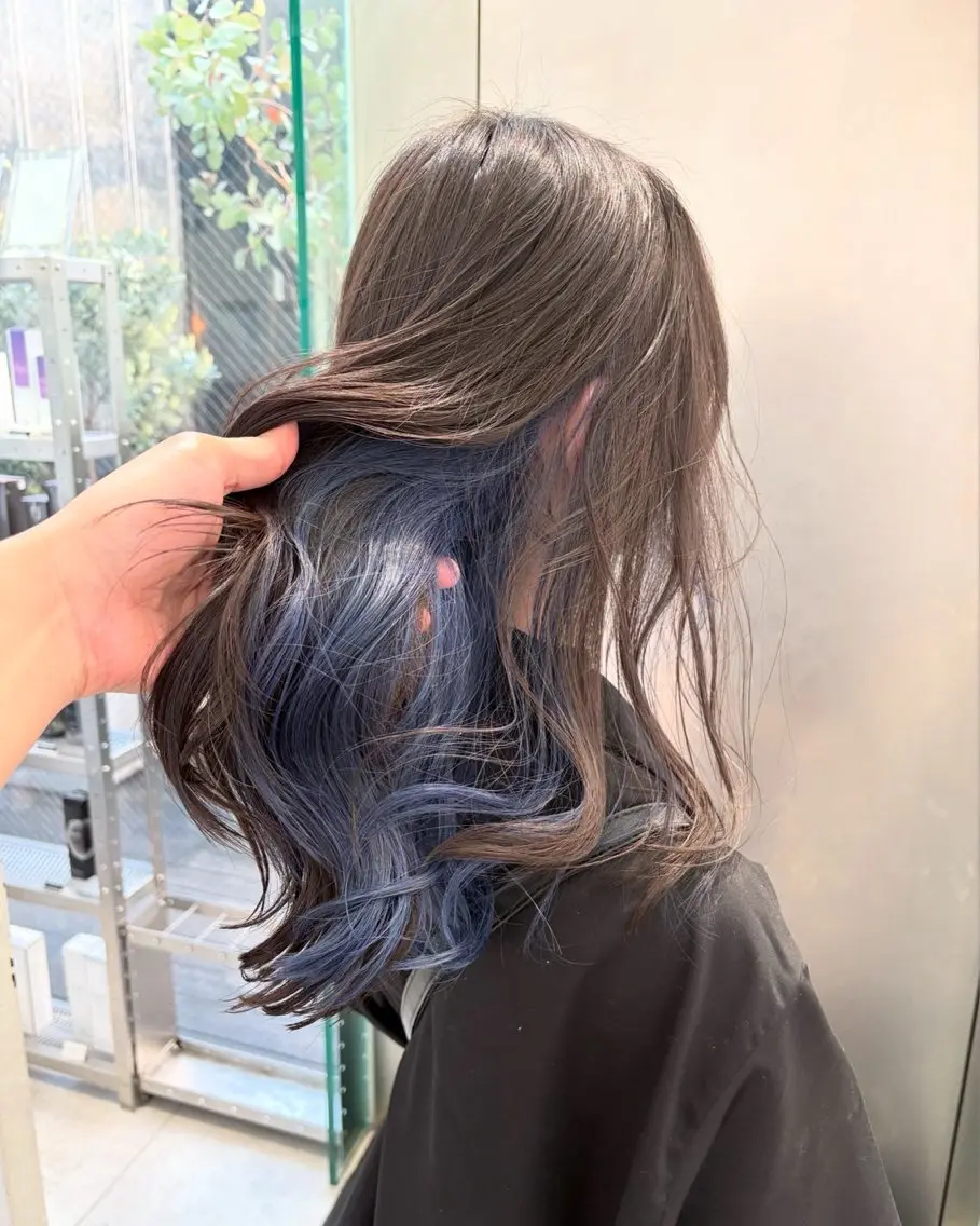 ロング カラー ベージュカラー ブルーカラー インナーカラー ヘアカラー CHERIEブリーチ ダブルカラー 天神のヘアスタイル