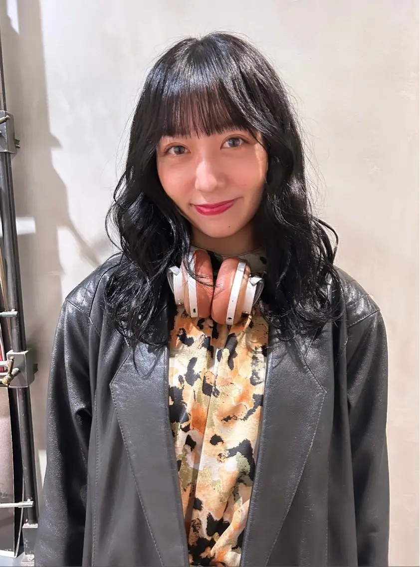 セミロング カラー 黒髪 透明感カラー タナカ カナ🫧のヘアスタイル