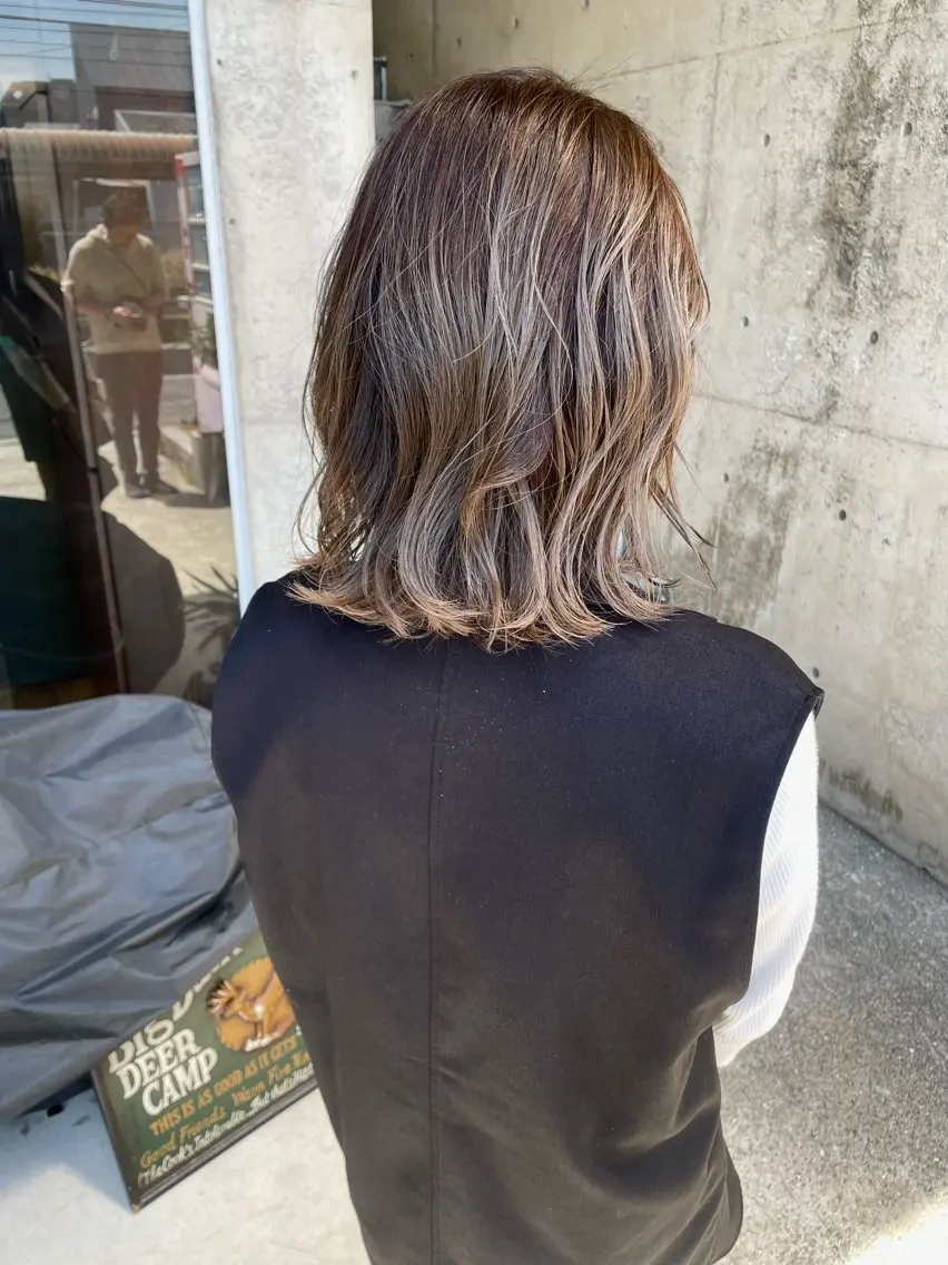ミディアム カラー 日高 香織のヘアスタイル