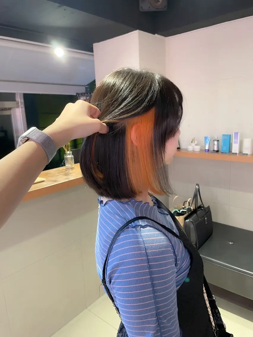 ミディアム カラー イヤリングカラー オレンジ 🐺ウルフオタク🐺 ハイトーン/moeのヘアスタイル