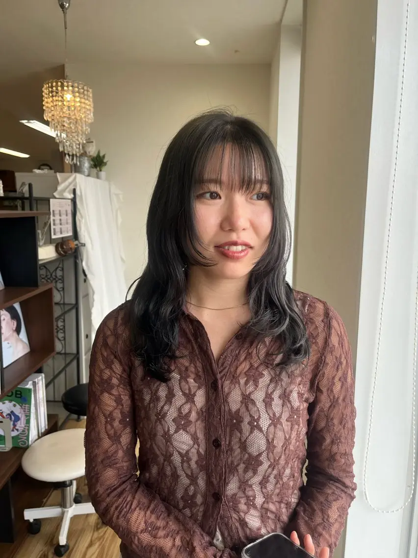 ミディアム カット 喜屋武 美月のヘアスタイル