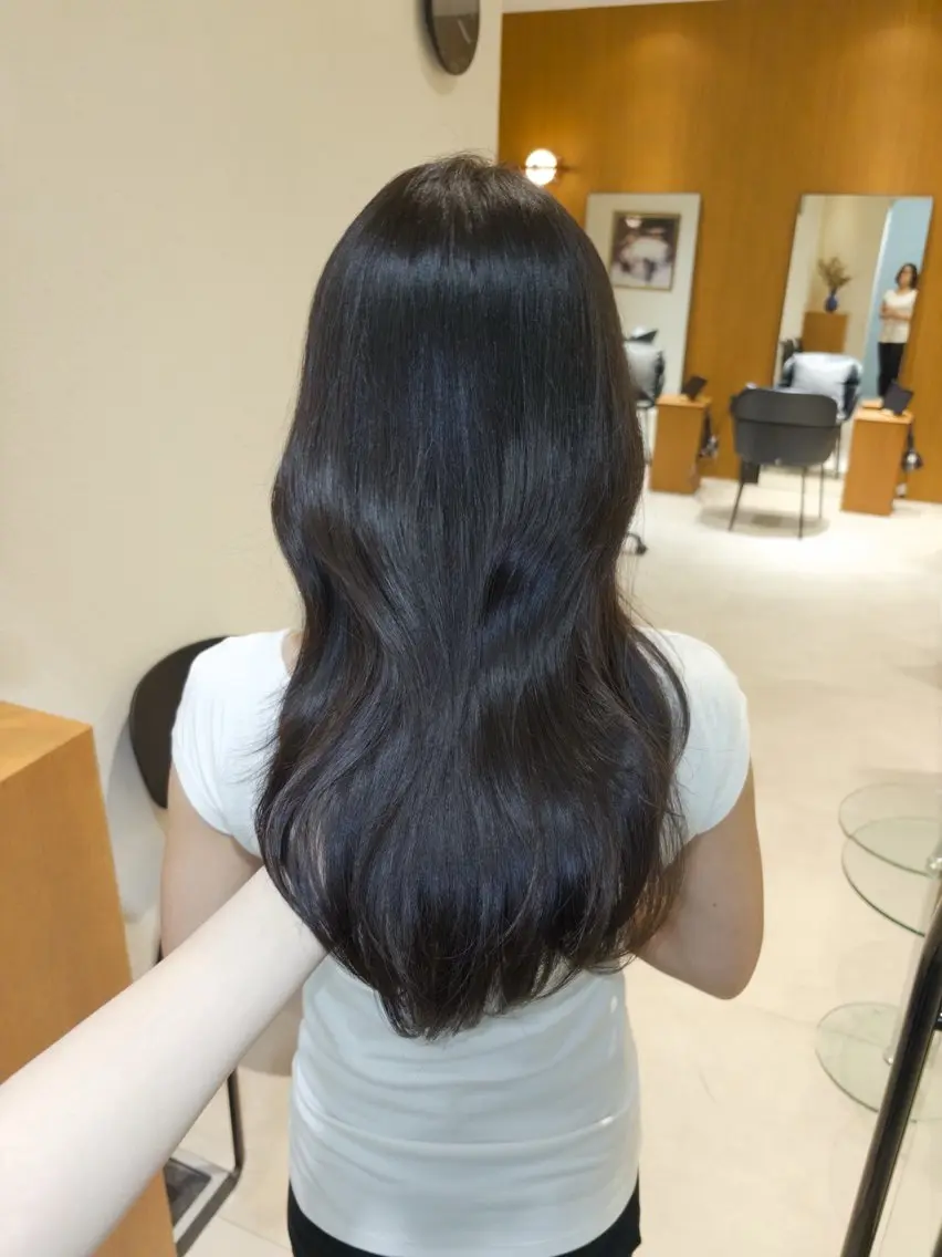 ロング カラー グレージュ オリーブグレージュ オリーブグレー yiye shioriのヘアスタイル