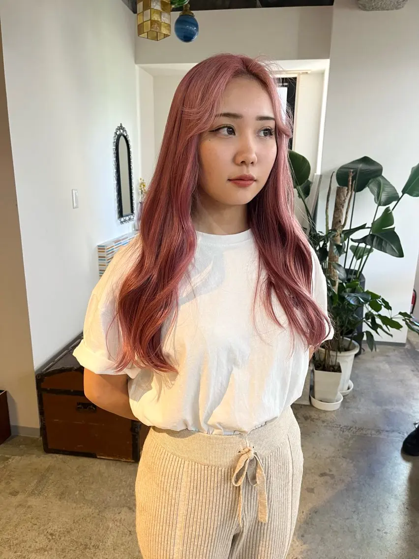 ロング カラー ベージュカラー ブリーチ ピンクカラー ピンクベージュ カット ヘアカラー トリートメント 🩷ハイトーン透明感 レイヤー🩷ユリカのヘアスタイル
