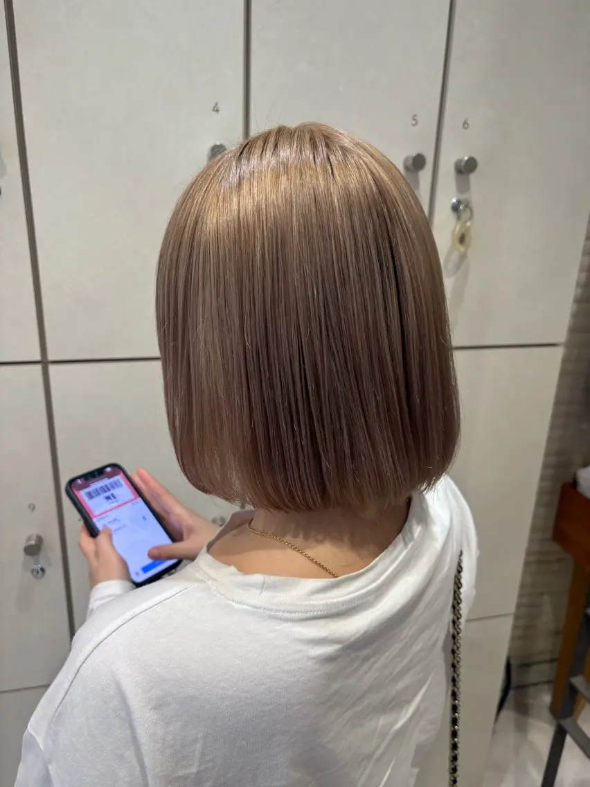 ミディアム 切りっぱなしボブ ボブ カット ヘアカラー レイヤー/ブリーチ/ 山本かほのヘアスタイル