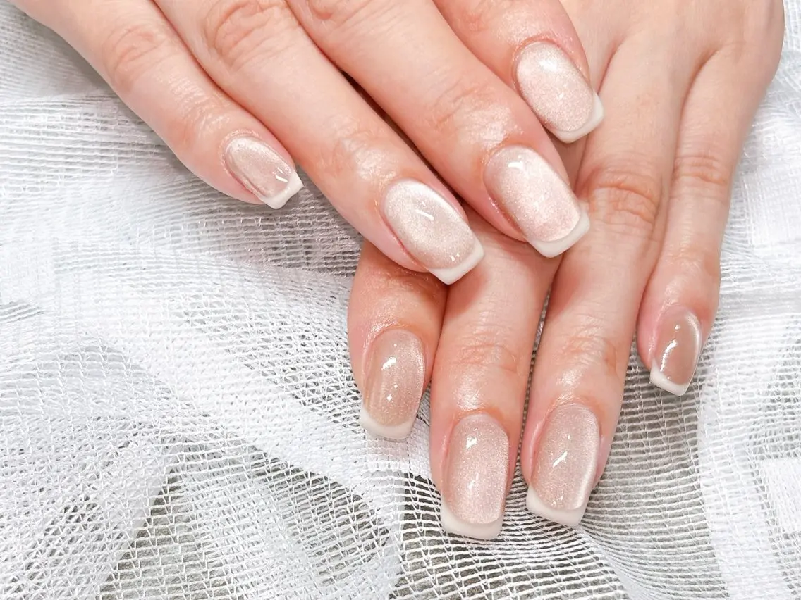 ネイル フレンチネイル マグネットネイル オフィスネイル シンプルネイル ホワイト ハンドネイル ハンドケア Colar Nailのネイルデザイン