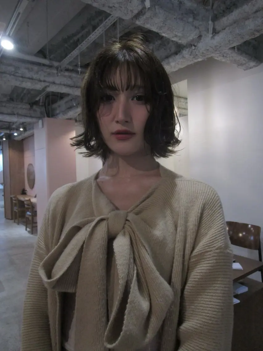 ショート カラー 切りっぱなしボブ ベージュカラー ダブルカラー オリーブベージュ ボブ カット ヘアカラー トリートメント yu maのヘアスタイル