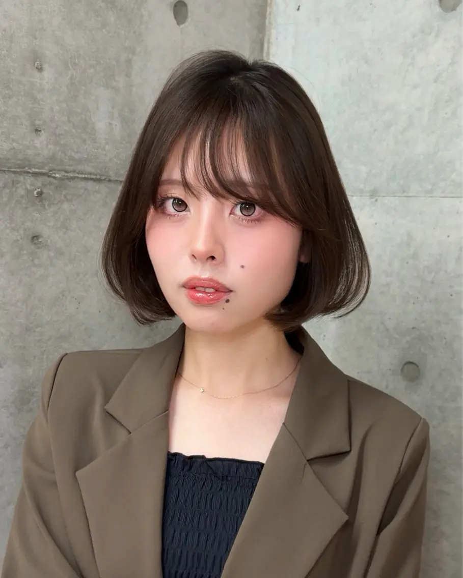 ミディアム カット ヘアカラー 縮毛矯正 トリートメント けいし🐬ボブ 美髪縮毛矯正のヘアスタイル