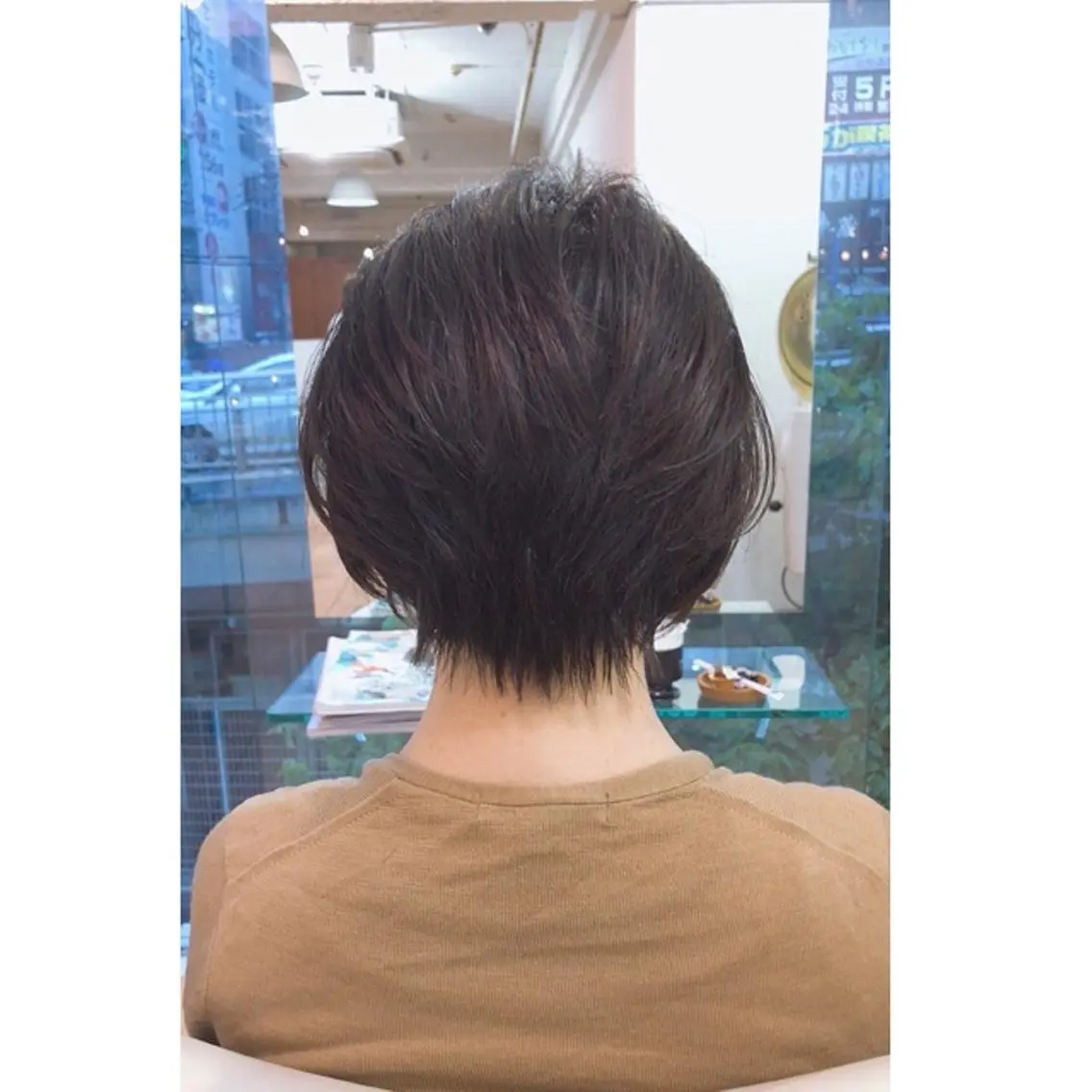 ショート レイヤーカット 小山 悠のヘアスタイル