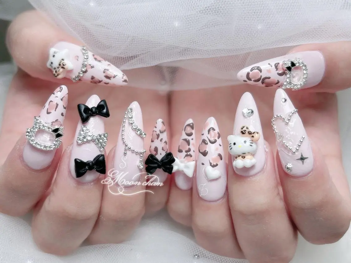 ネイル 長さ出し キラキラネイル 韓国ネイル ロングネイル マグネットネイル ハンドネイル ハンドケア KTNail 🎀 長さ出し専門店のネイルデザイン