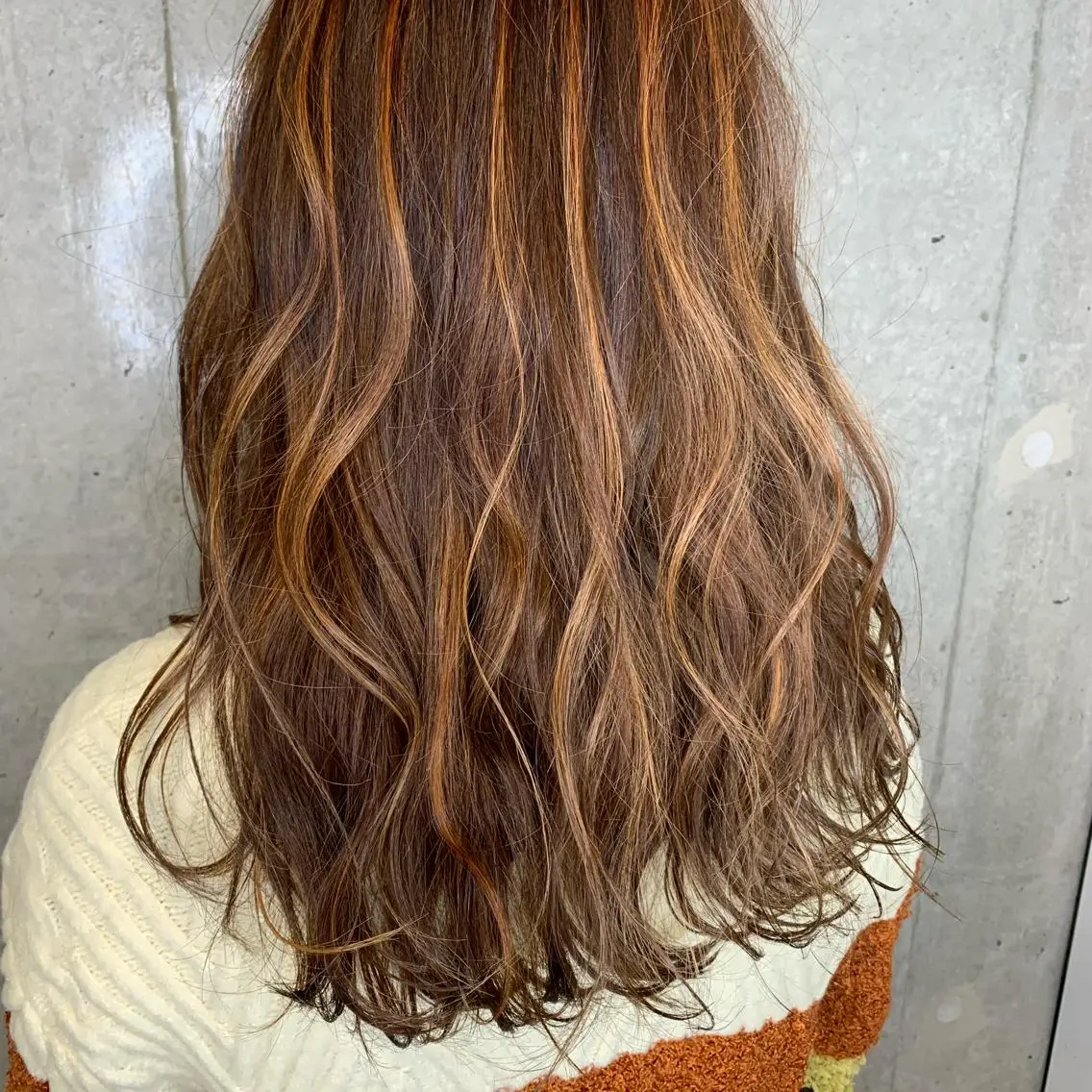 ロング カラー ハイライトカラー オレンジ ハイライト 梅本 有希のヘアスタイル