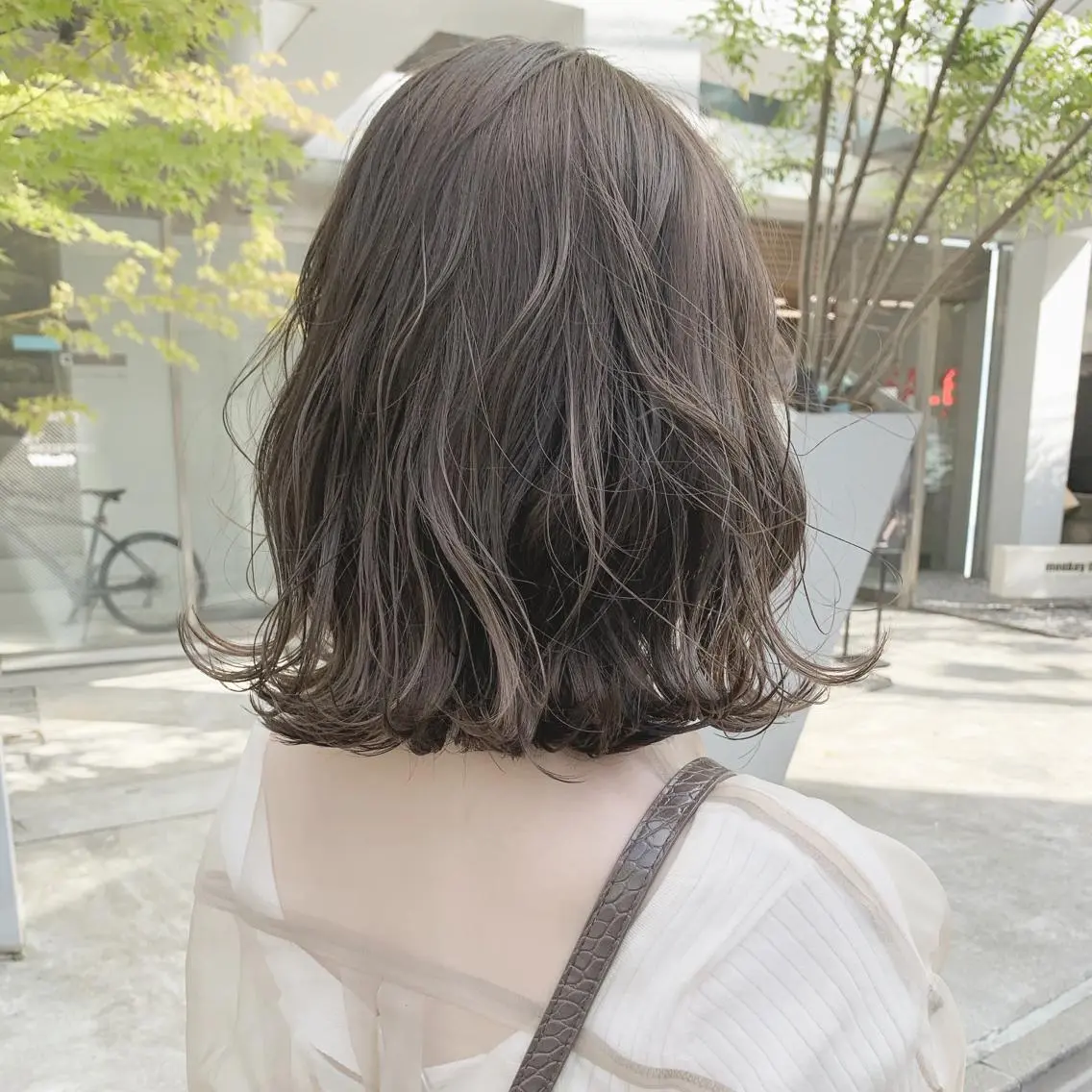 ショート カラー ネイル ハイトーンボブ 前田 表参道　グレージュのヘアスタイル