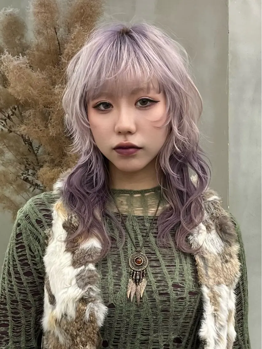 セミロング カラー イツク ⚡️ ルーツ/ハイトーンのヘアスタイル