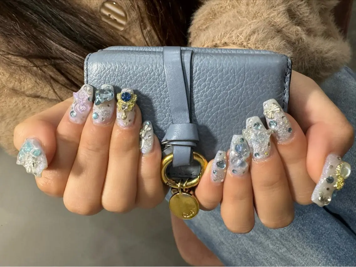 ネイル LAVISH 大和店 emi・:*+のネイルデザイン