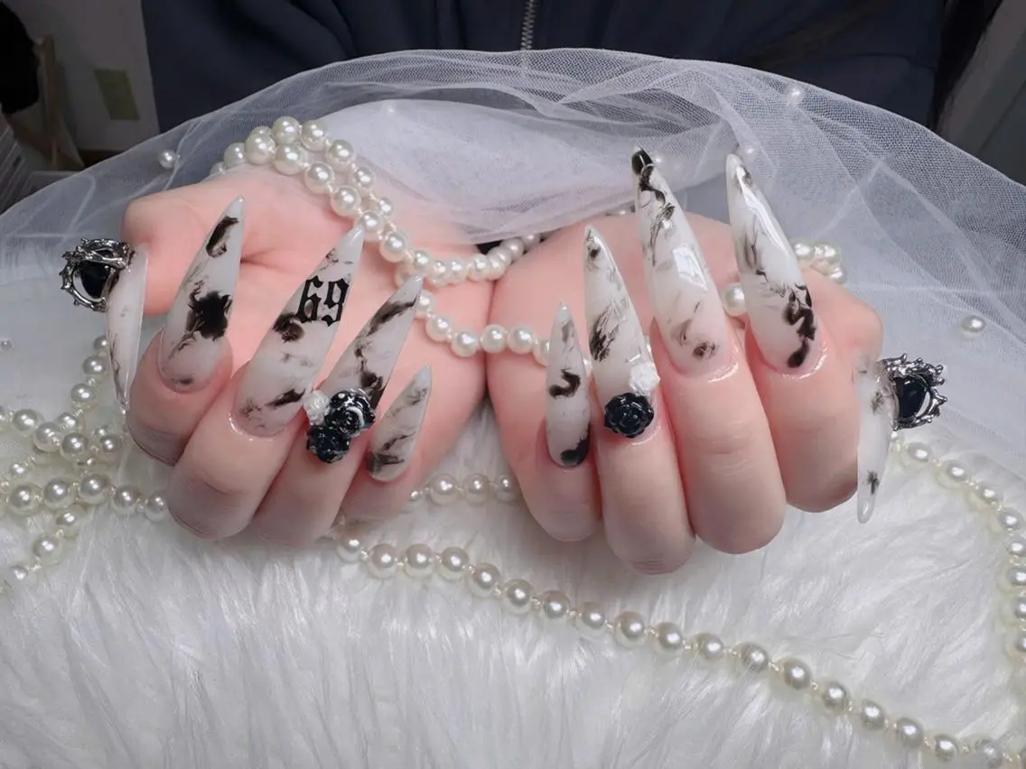 ネイル フレンチネイル ジェルネイル ハロウィン マグネットネイル ネイルチップ ハンドネイル neco H.babynailのネイルデザイン