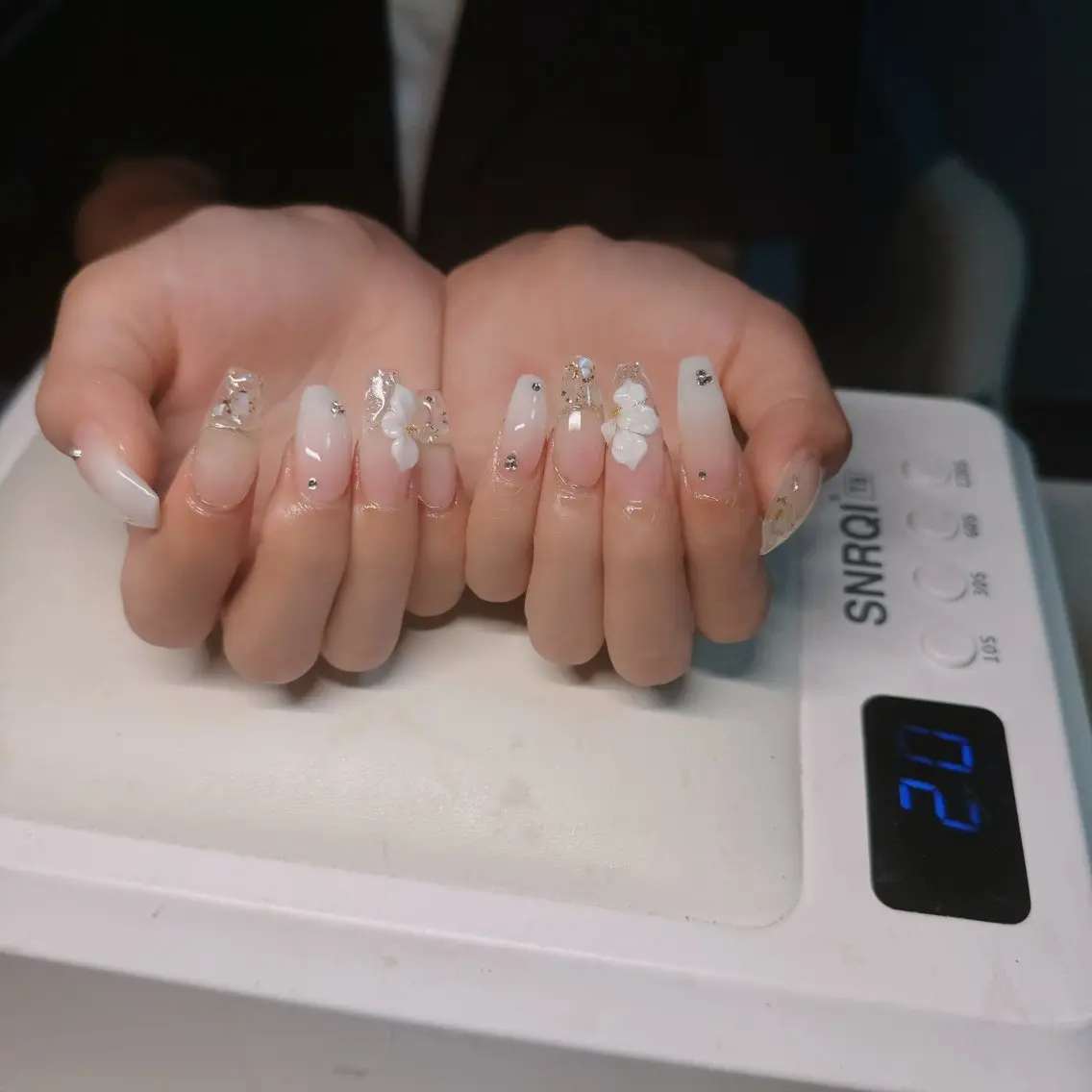 ネイル チークネイル フレンチネイル グラデーション 韓国ネイル マグネットネイル Hana Nailのネイルデザイン