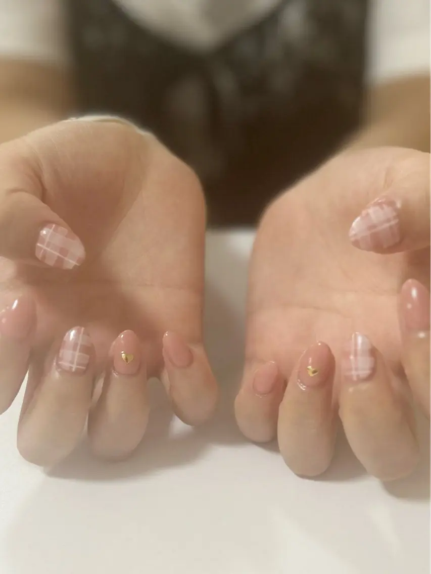 ネイル ガーリー ゴールド ハート ピンク ピンクベージュ ハンドネイル MIZUKI Felice浦和東口のネイルデザイン