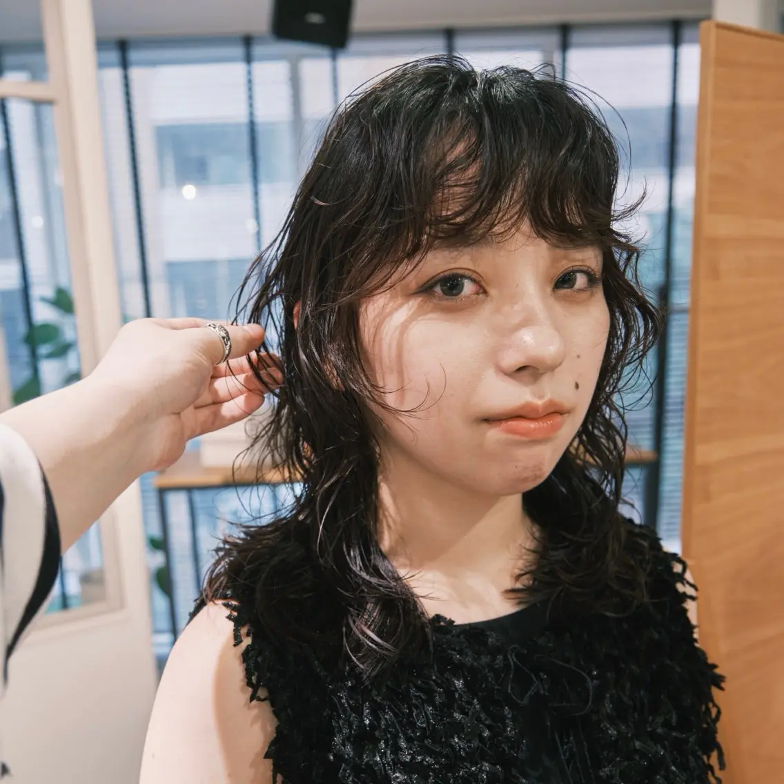 ミディアム ミディアムパーマ 伸ばしかけ カット パーマ トリートメント 東山 涼嘉のヘアスタイル