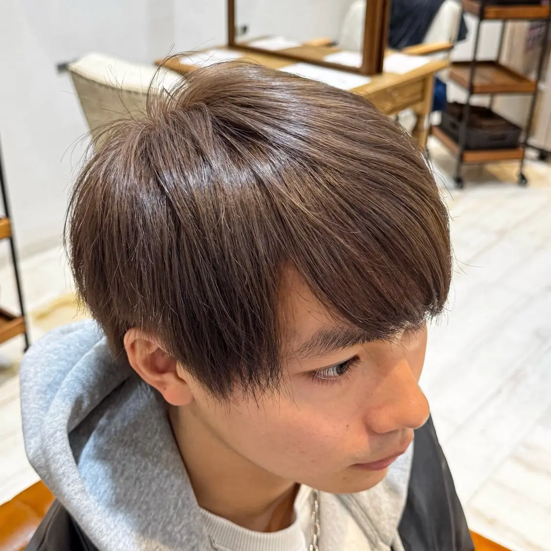 カラー メンズ ベージュカラー シルバー シルバーベージュ ヘアカラー 吉田 新平のヘアスタイル