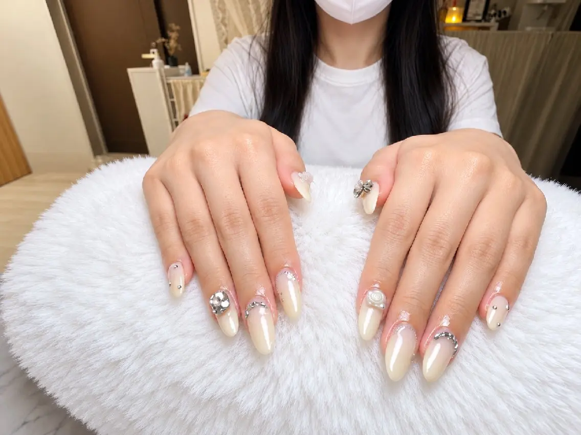 ネイル ジェルネイル キラキラネイル 韓国ネイル 持ち込み シルバー ハンドネイル 高山ルコ(NAIL) 店長のネイルデザイン