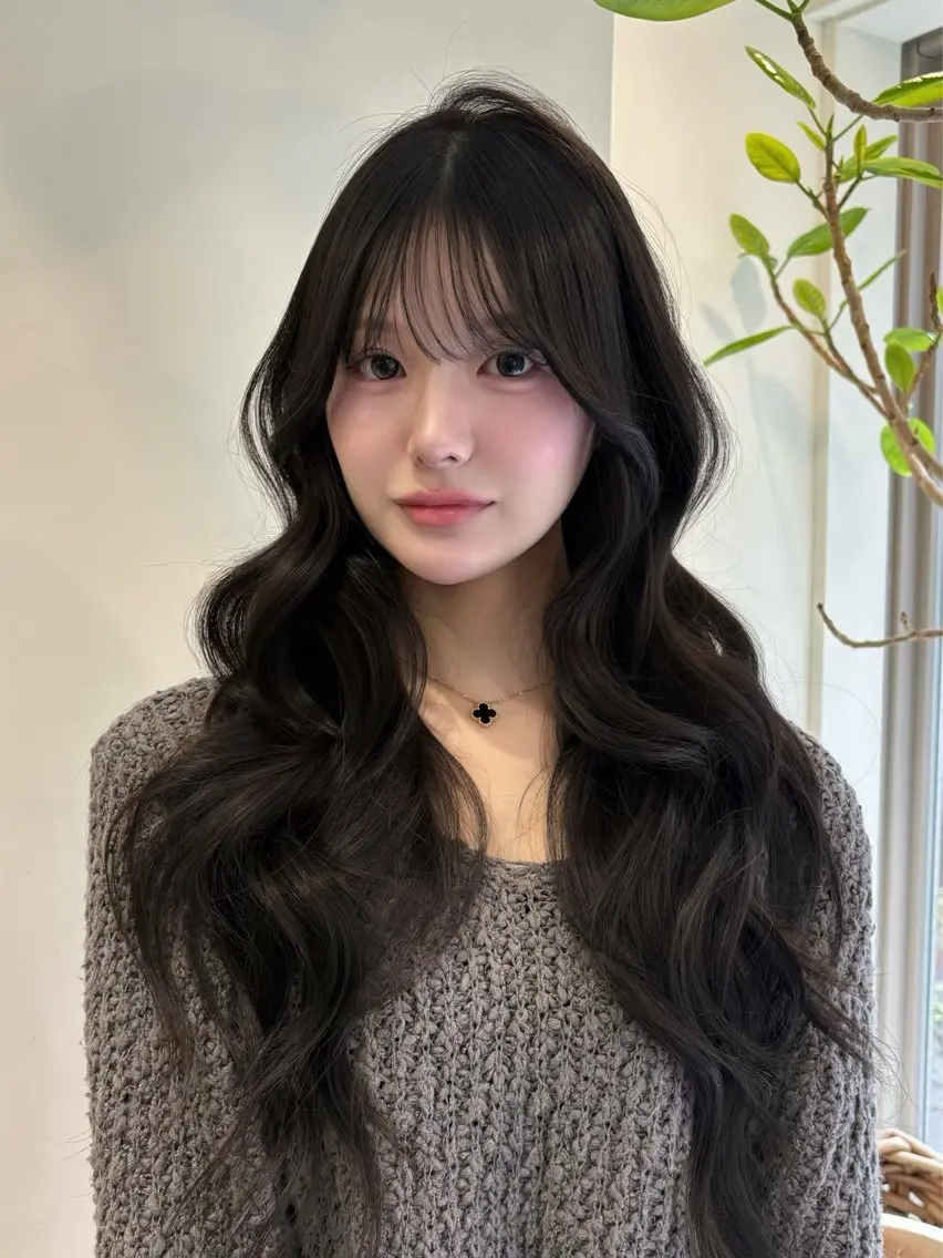 ロング ヘアカラー 透明感カラー アオイのヘアスタイル
