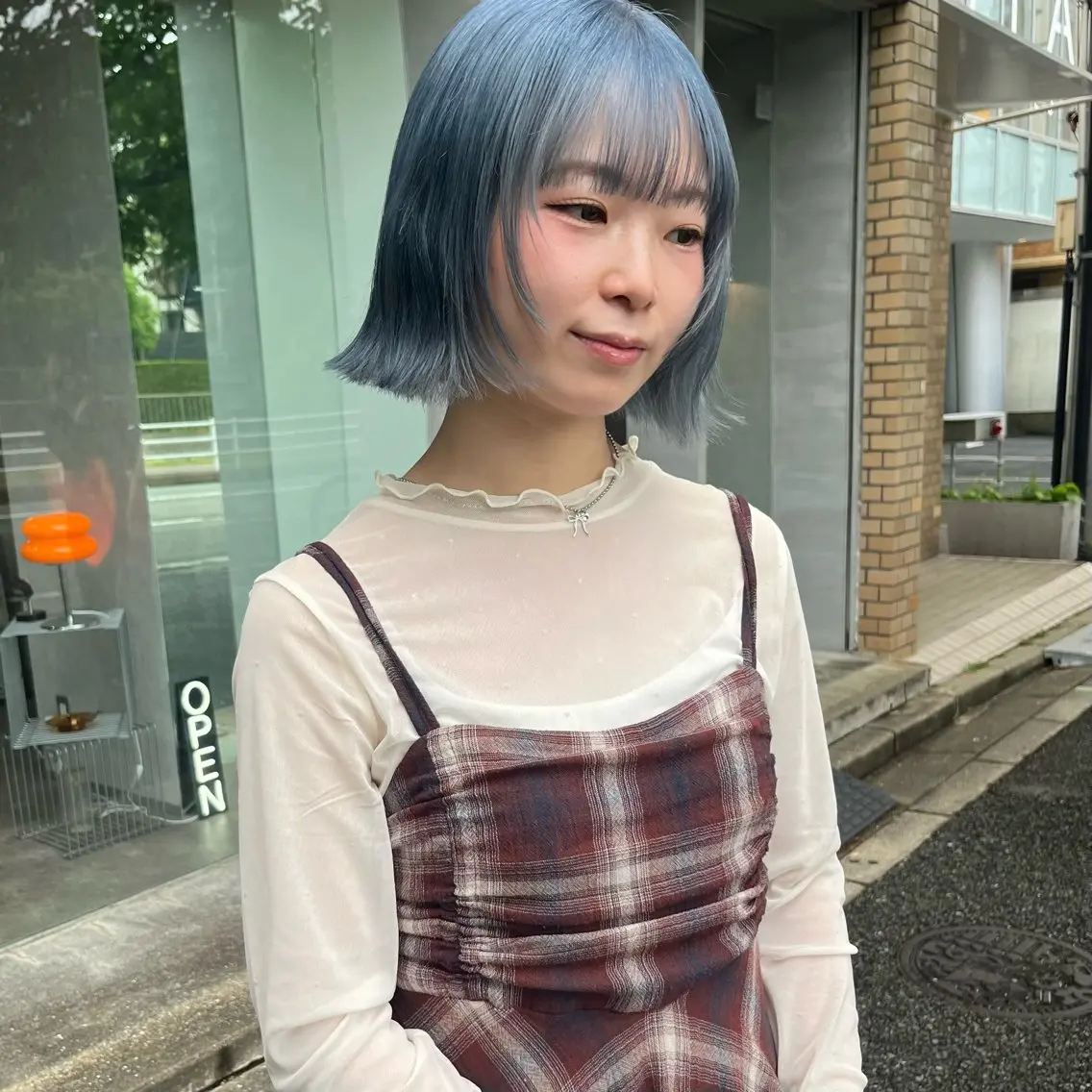 ミディアム カラー ブリーチ ブルーカラー 顔まわりレイヤー 顔周りカット レイヤーカット カット ヘアカラー トリートメント yuumi/大濠🪷 顔周り/ハイトーンのヘアスタイル
