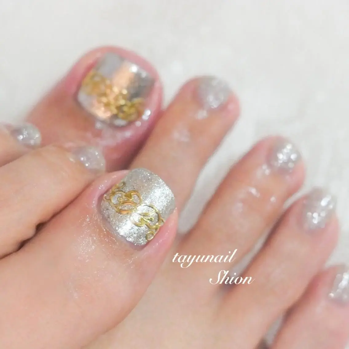 ネイル ブルー フットネイル ジェルネイル グラデーション キラキラネイル ネイルサロン 【たゆnail】のネイルデザイン
