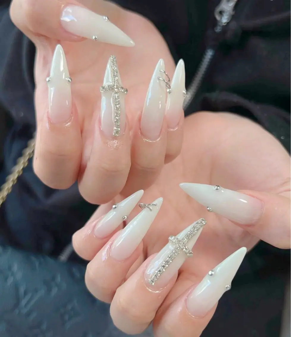 ネイル オーロラネイル クリアネイル 成人式 フラッシュネイル ジェルネイル ハンドネイル Amee Nail Salonのネイルデザイン