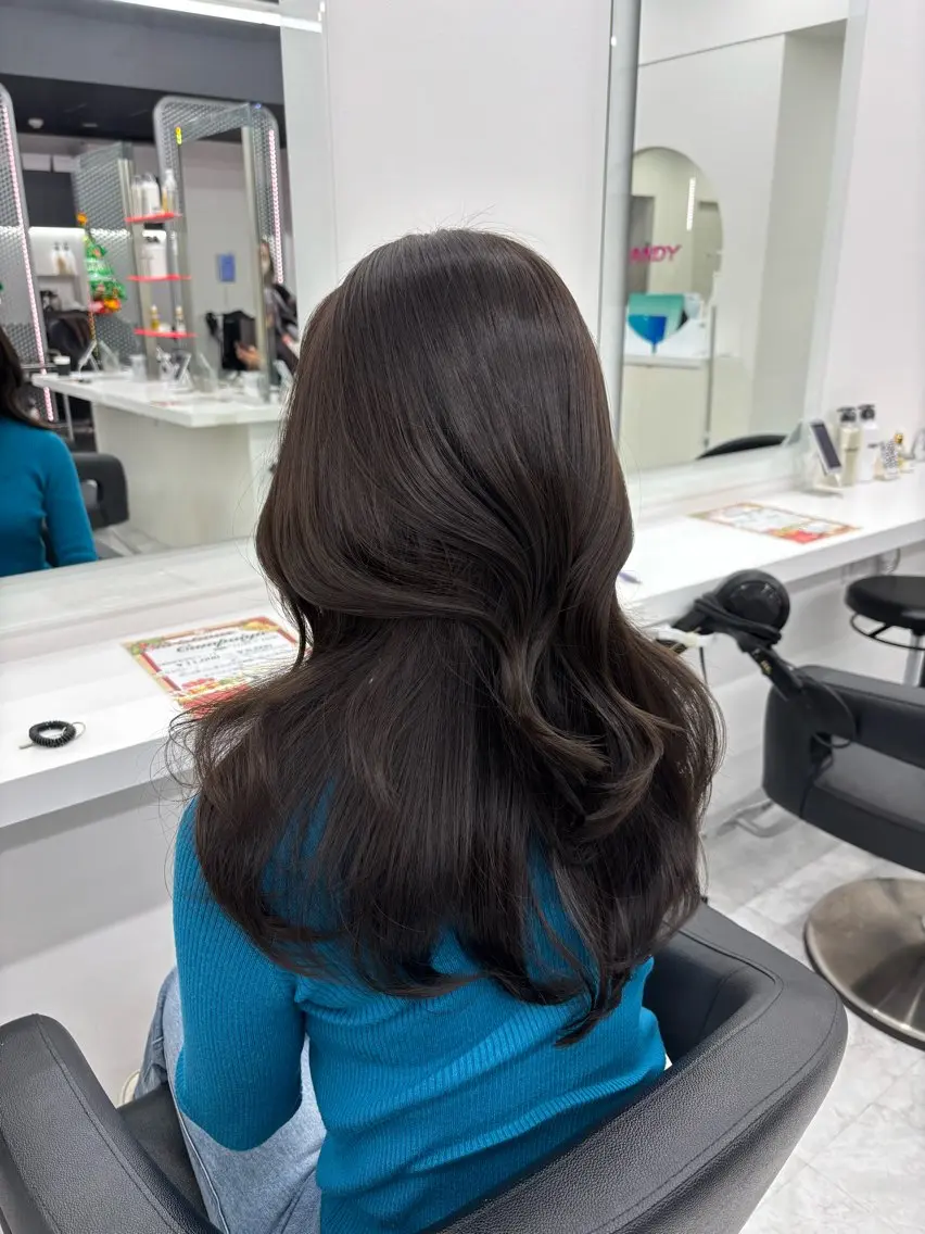 ロング カラー 抜け感レイヤー︴ ニュアンスカラーのヘアスタイル
