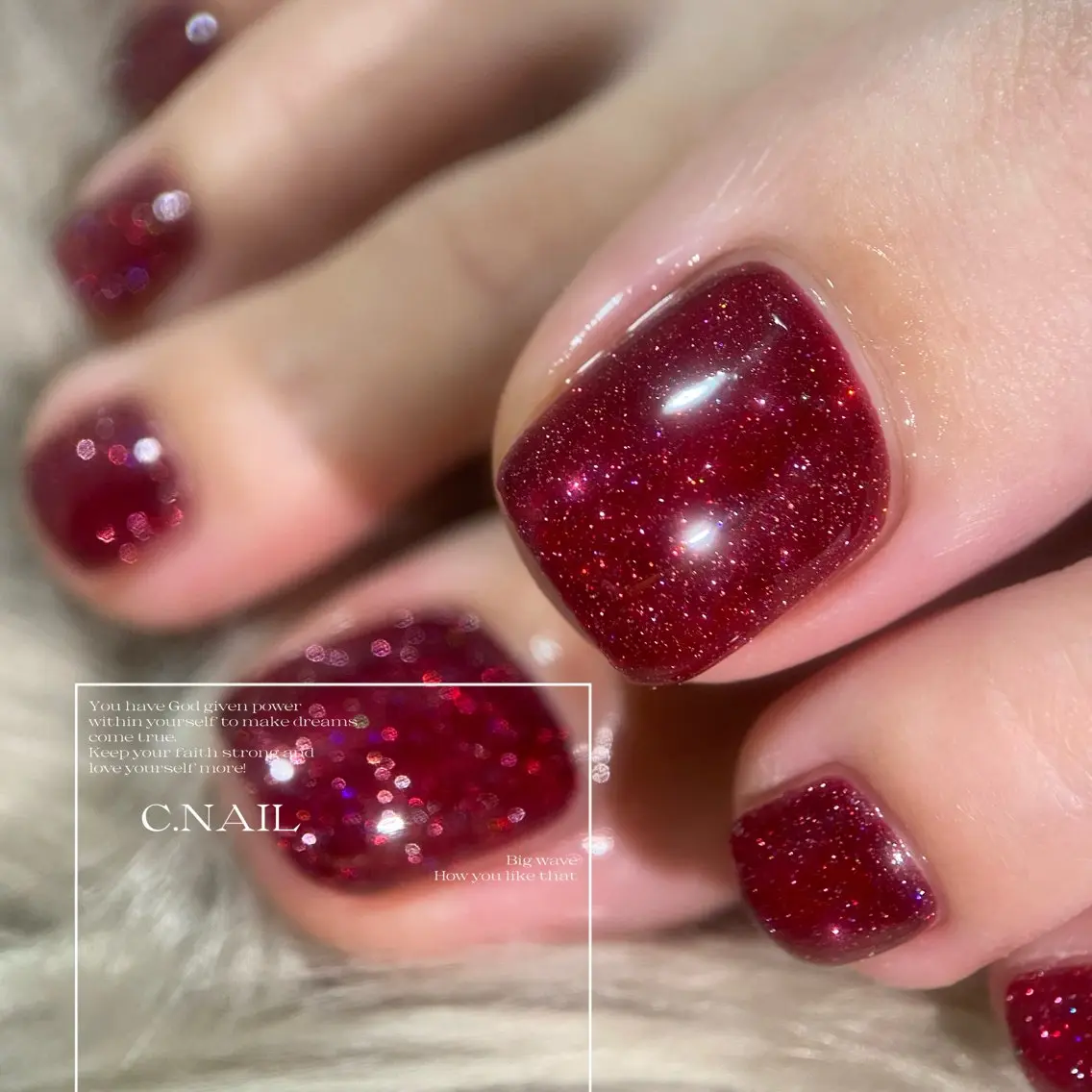 ネイル ボルドー フラッシュネイル フットネイル キラキラネイル ラメ(グリッター) フットネイル C.Nail &Eyeのネイルデザイン