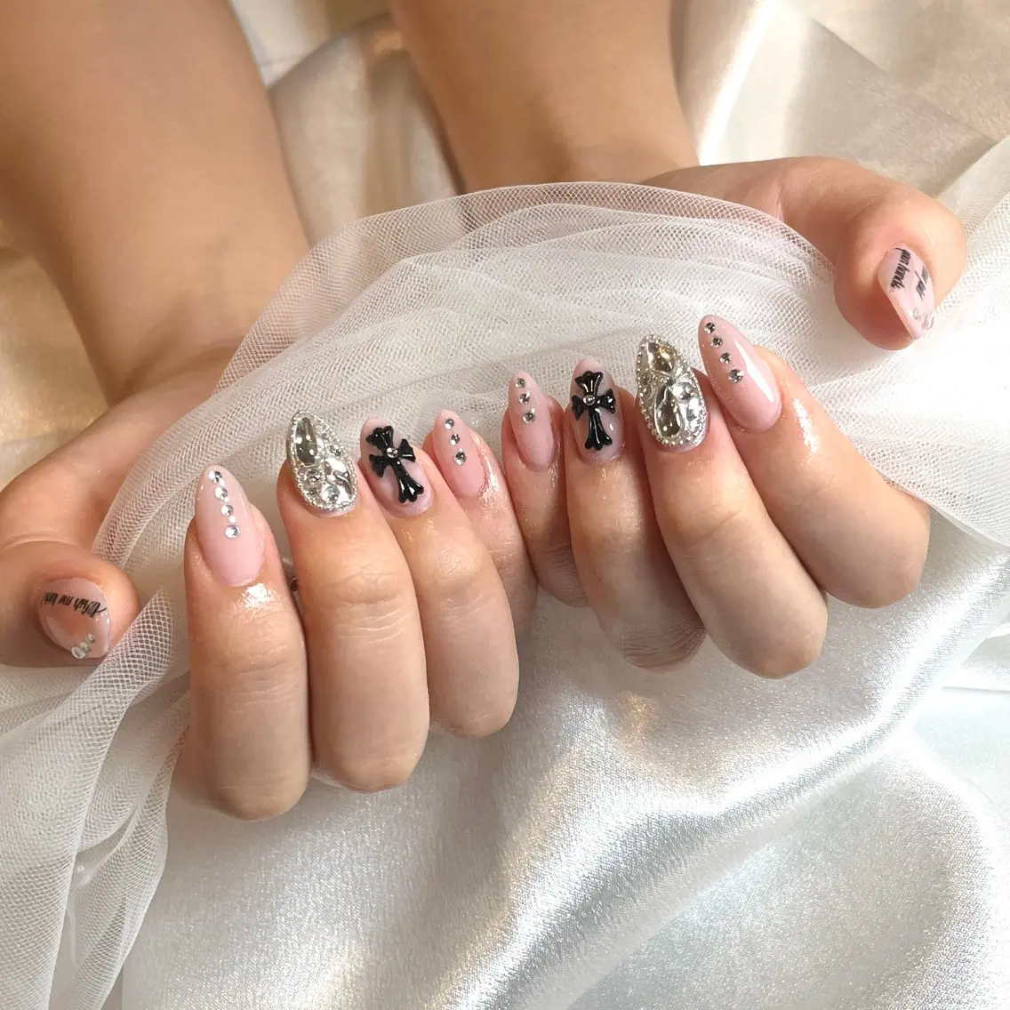 ネイル キラキラネイル ハンドネイル yurika 🌷.*･ﾟのネイルデザイン