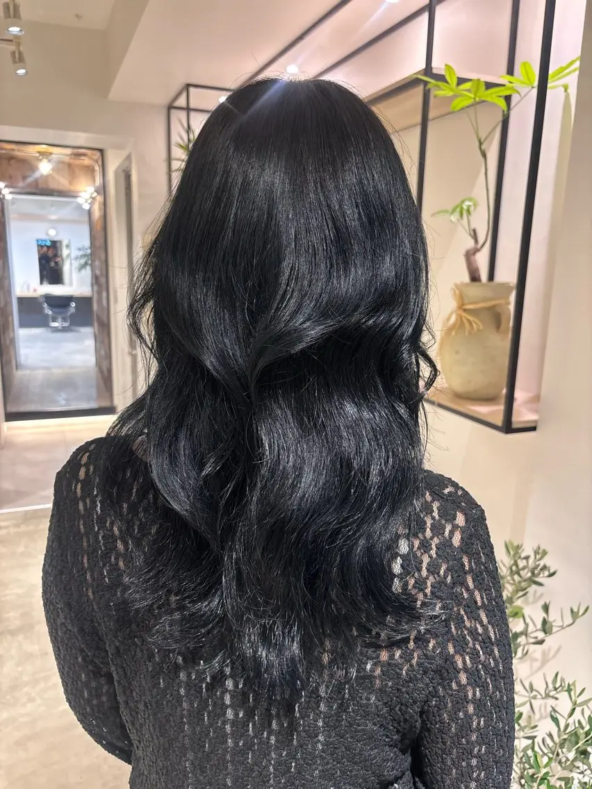 セミロング ヘアカラー 本荘 波音のヘアスタイル