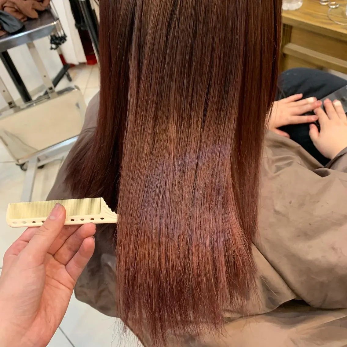 カラー レッドカラー 天野 利咲のヘアスタイル