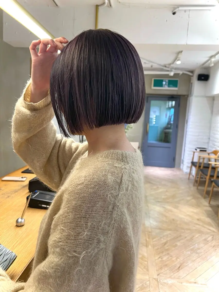 ミディアム ボブ カット ヘアカラー トリートメント 似合わせレイヤー ＆縮毛矯正のヘアスタイル