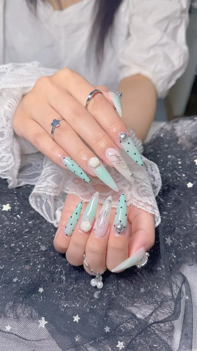 ネイル 成人式 フラッシュネイル フレンチネイル ジェルネイル グラデーション ハンドネイル Rin🧸 Chanのネイルデザイン