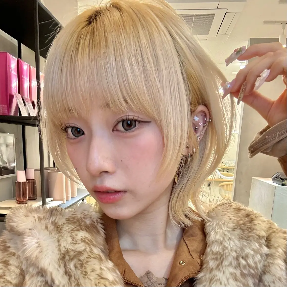 当日予約歓迎💕カット+ブリーチ+オンカラー🩵リタッチ、前頭どちらでも大丈夫です!の写真