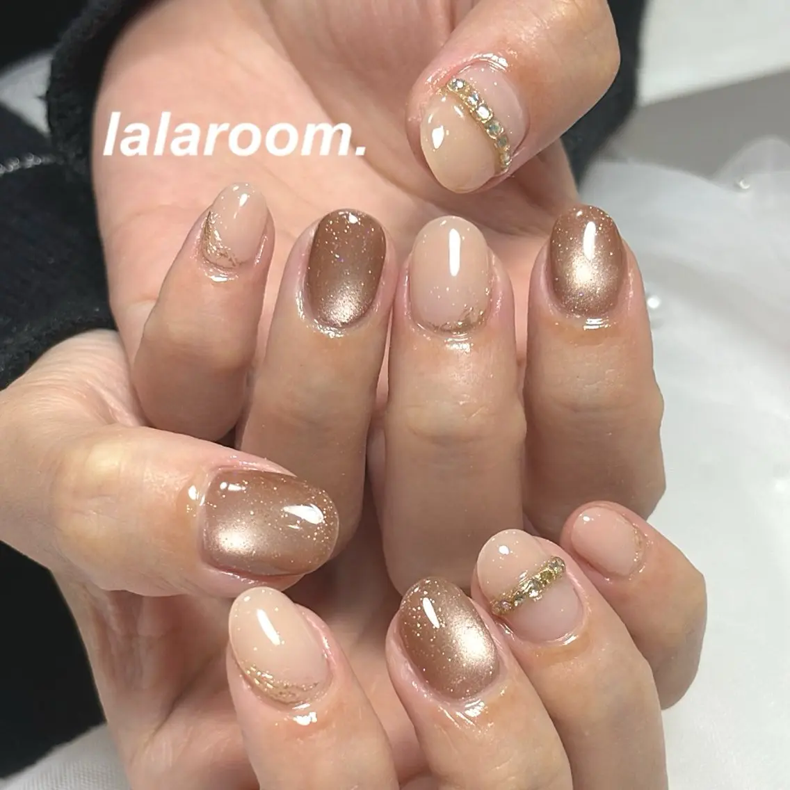 ネイル キラキラネイル ラメ(グリッター) ラメグラデーション マグネットネイル オフィスネイル ハンドネイル lala room.のネイルデザイン