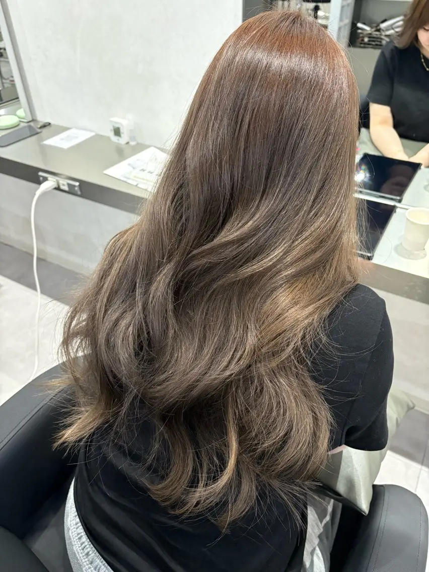 ロング カラー ヘアアレンジ アッシュ ベージュカラー 透明感カラー ヘアカラー トリートメント 透明感カラー/顔周り カット🌸サクラ🌸のヘアスタイル