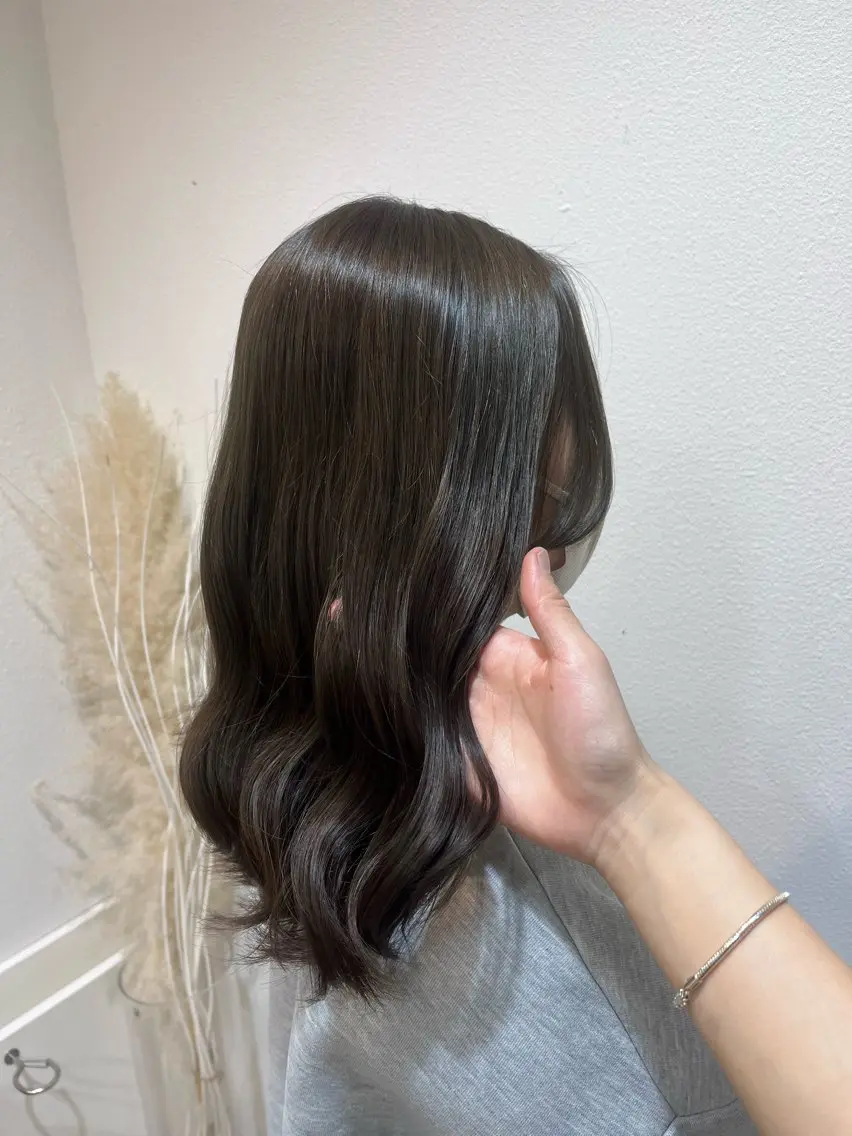 カラー NEIRO/ベージュ /グレージュのヘアスタイル