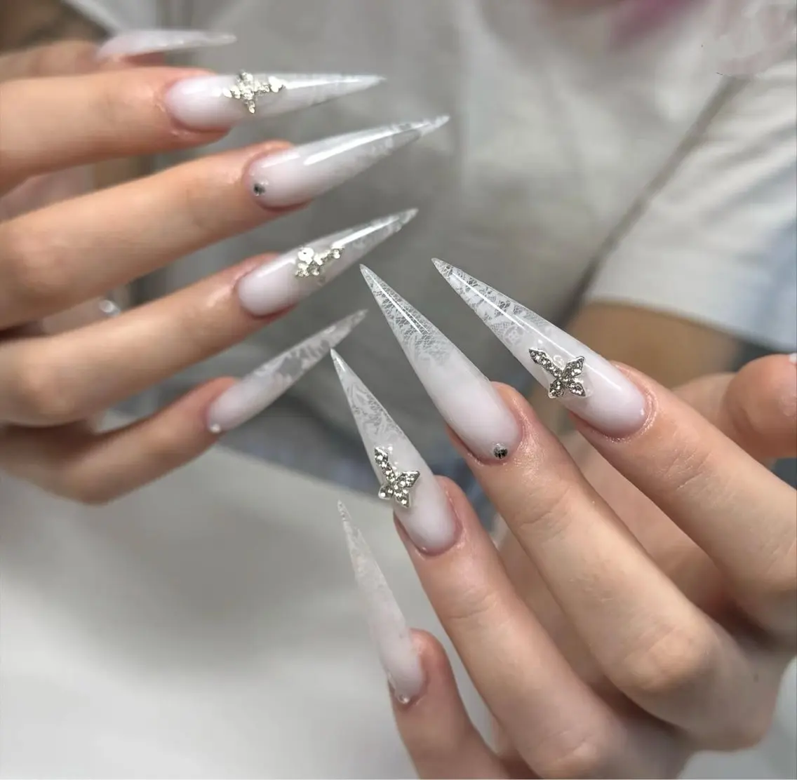 ネイル アートネイル ボルドー フレンチネイル ジェルネイル 氷ネイル・うるうるネイル ハンドネイル Julie Nail Hinのネイルデザイン