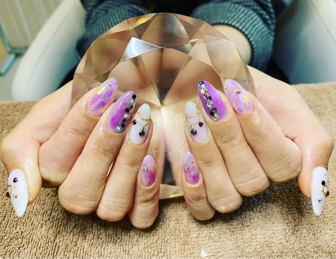 ネイル ストーンネイル Adite nailのネイルデザイン