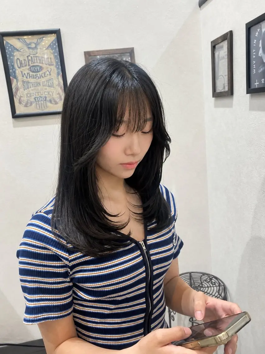 ミディアム カット 萩原 彩音のヘアスタイル
