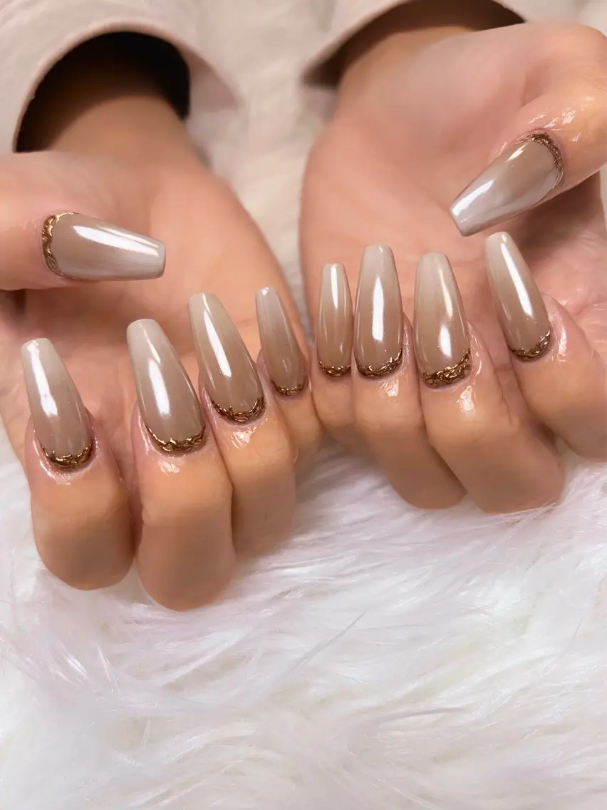 ネイル グラデーション ロングネイル ミラーネイル スカルプネイル ホワイト ハンドネイル Nailsalon E's cafeのネイルデザイン