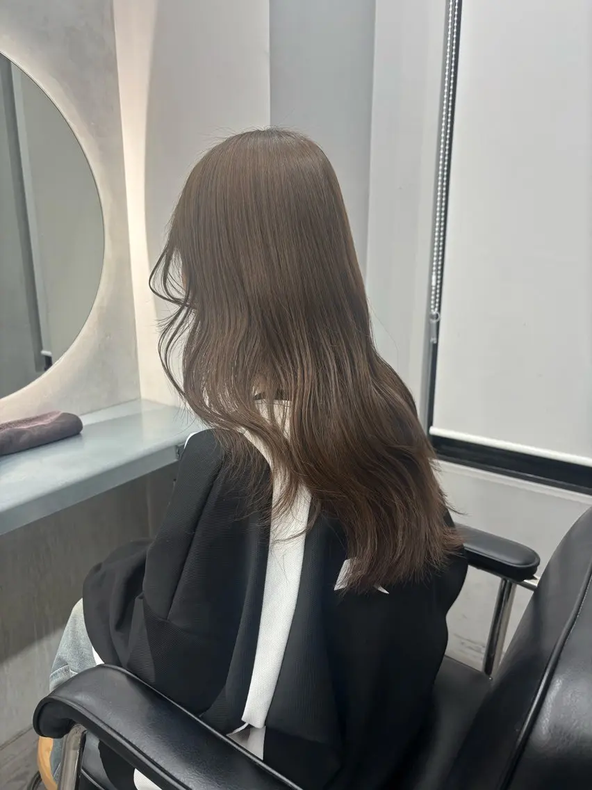 セミロング カラー ヘアアレンジ ヘアカラー ベージュ/グレージュ 🧸あやか/表参道のヘアスタイル