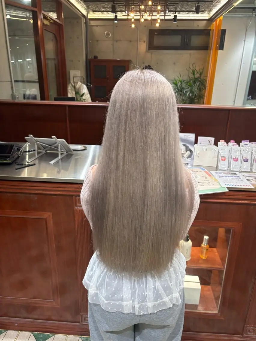 ロング カラー ヘアカラー 閼伽井 誇和のヘアスタイル